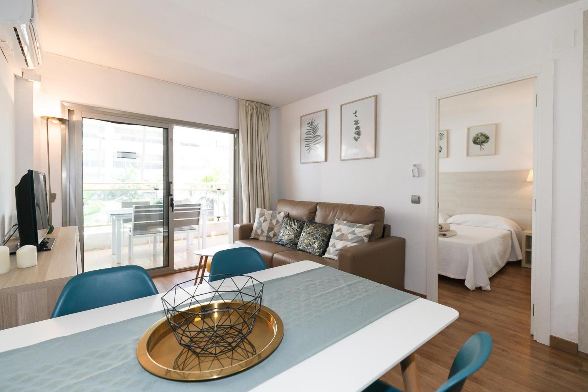 Uhc Michelangelo Apartments Salou Oda fotoğraf
